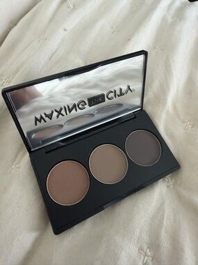 Waxing the City's wet/dry eyebrow powder palette